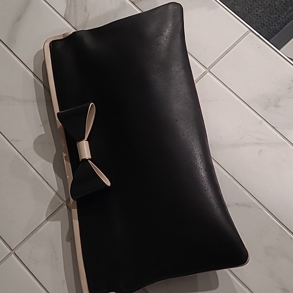 Authentic Chloe - Picture 4 of 7